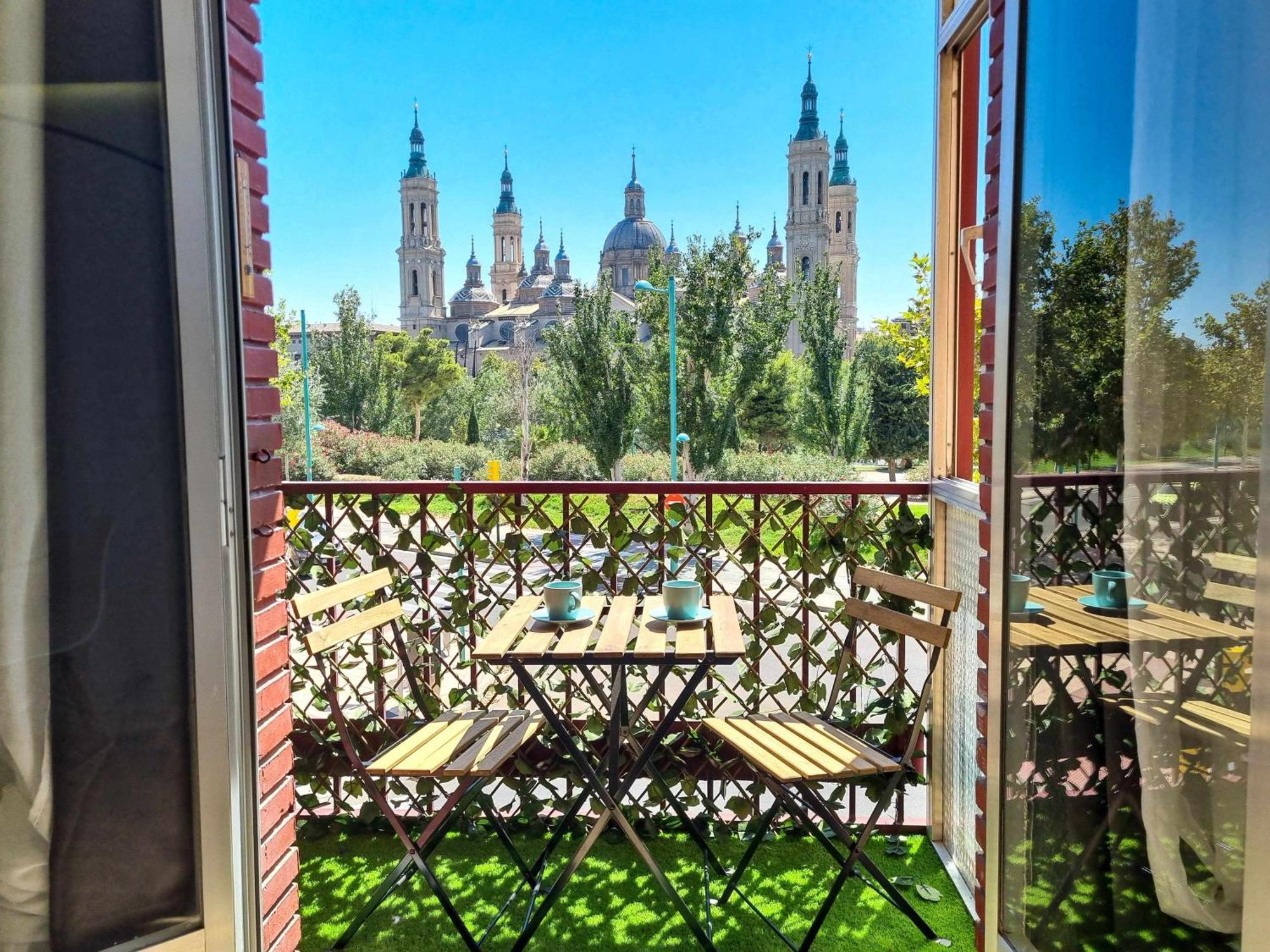 Front Views To El Pilar Comotucasa Сарагоса Екстериор снимка